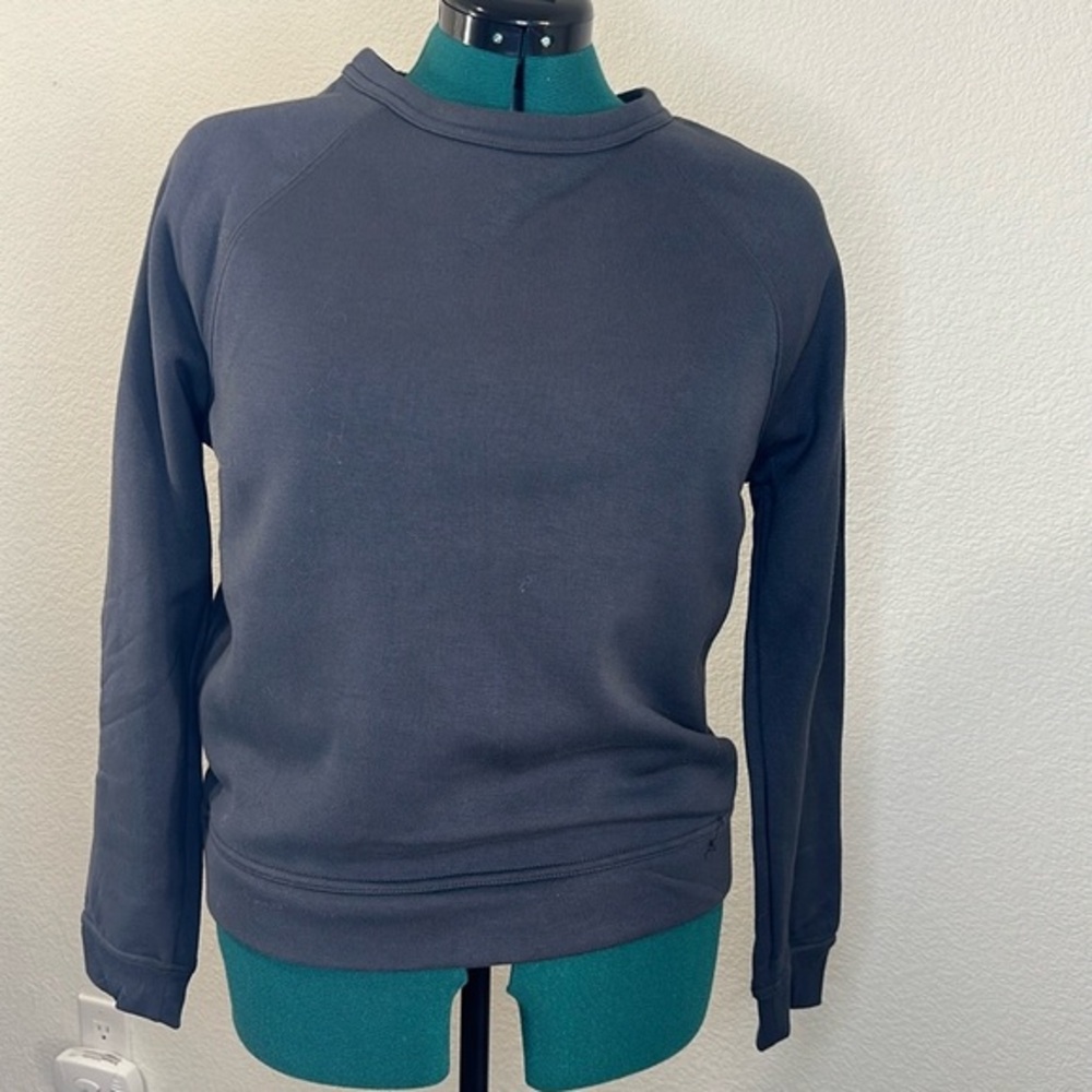 Universal thread sweatshirt, size M